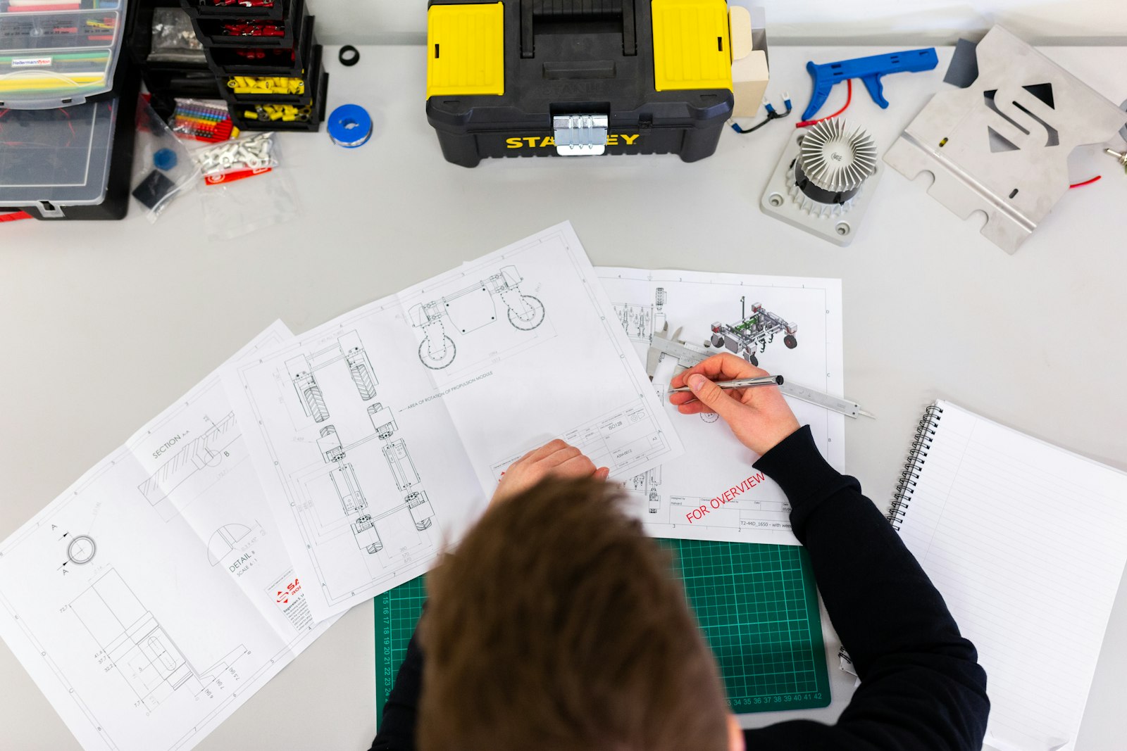 Mechanical drawings and a 3D assembly on the bench